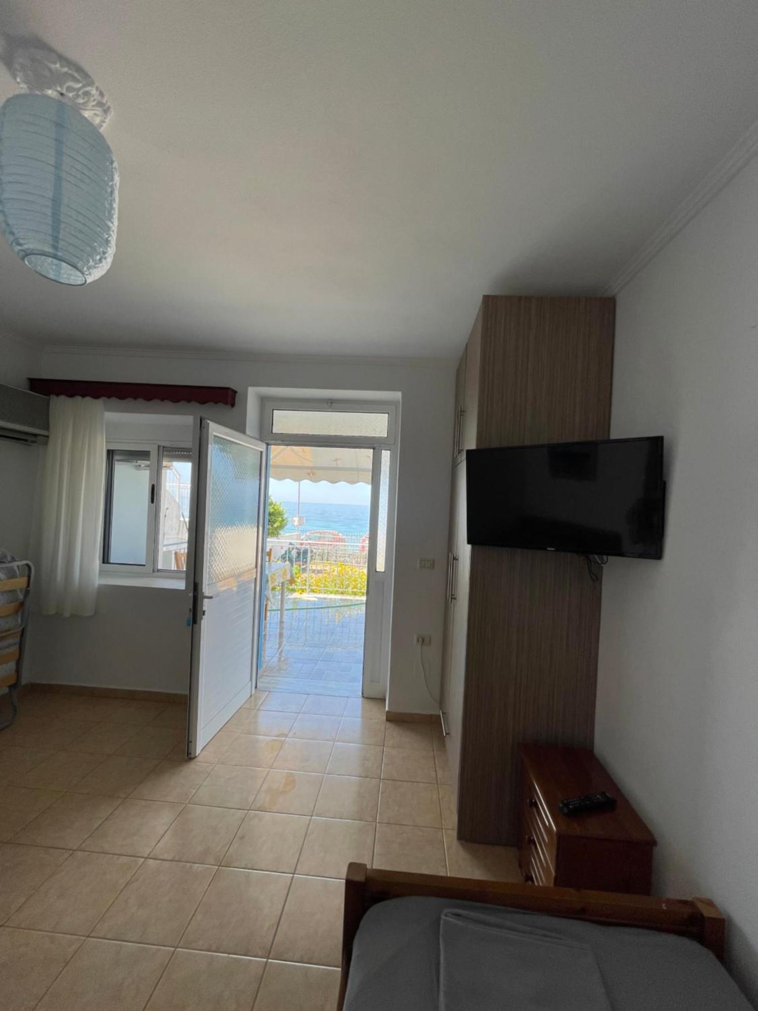 Vila Gusti Guest House Borsh Exterior foto